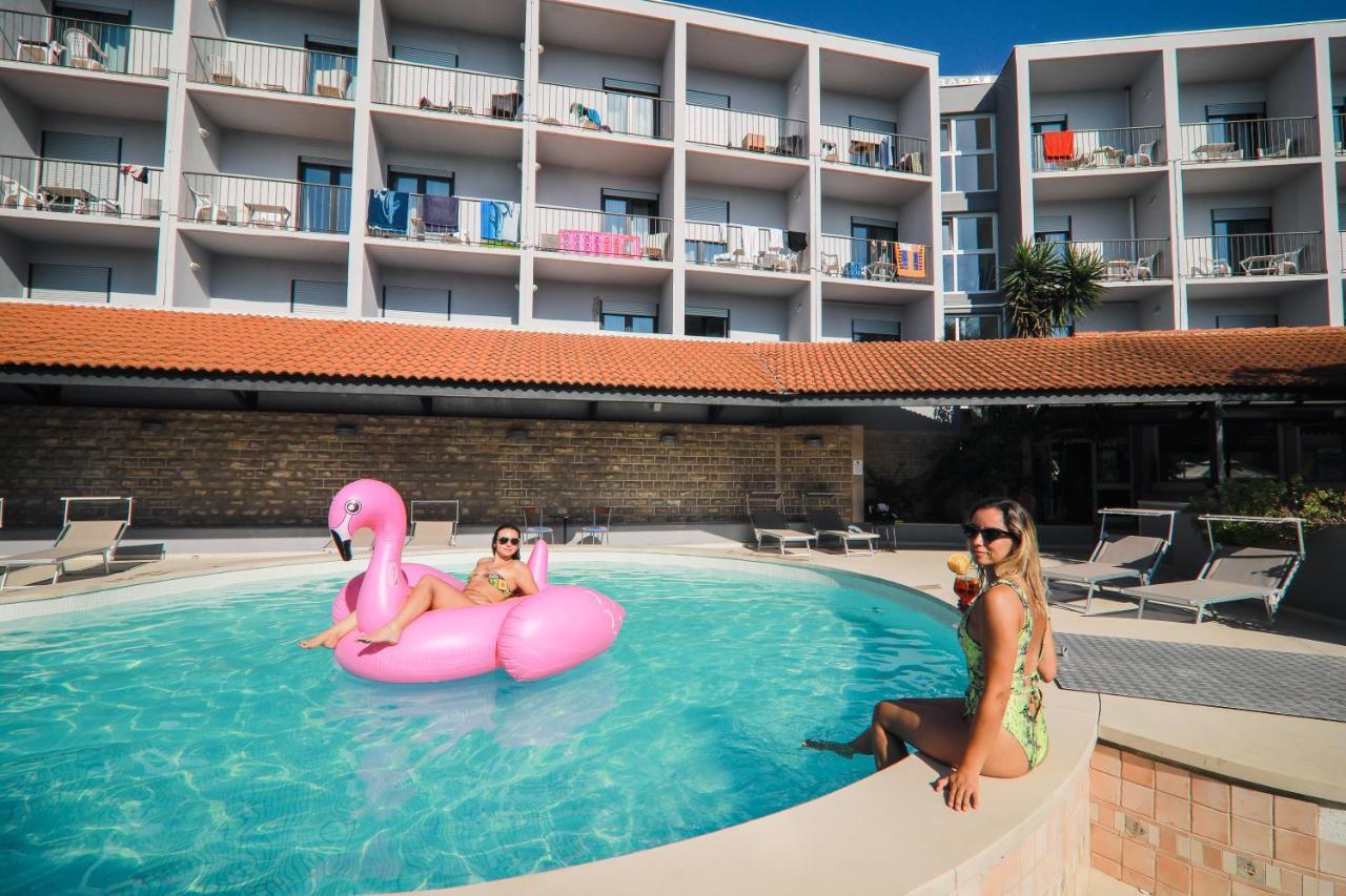 Hotel Lumbarda Exterior photo
