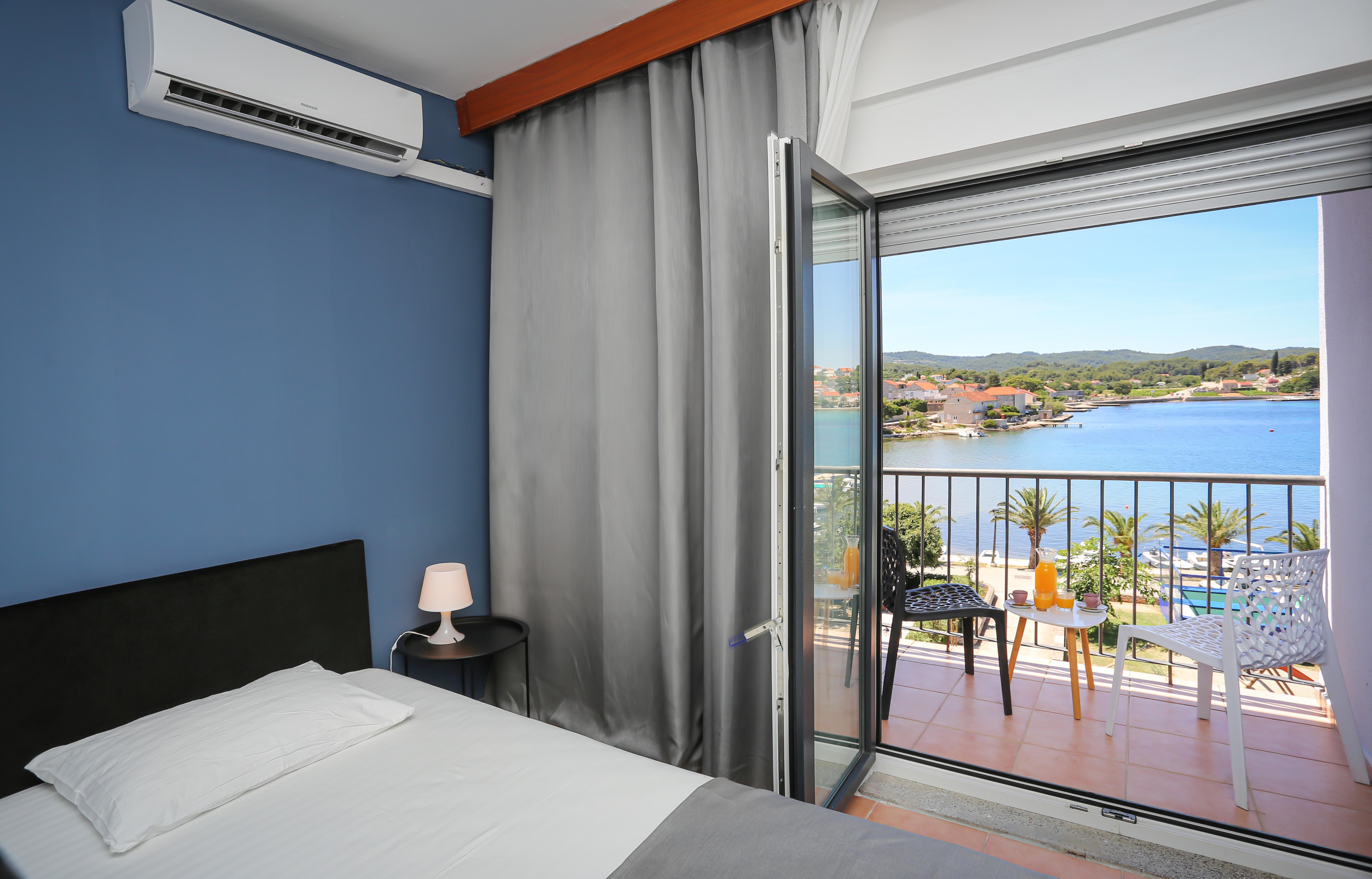 Hotel Lumbarda Exterior photo