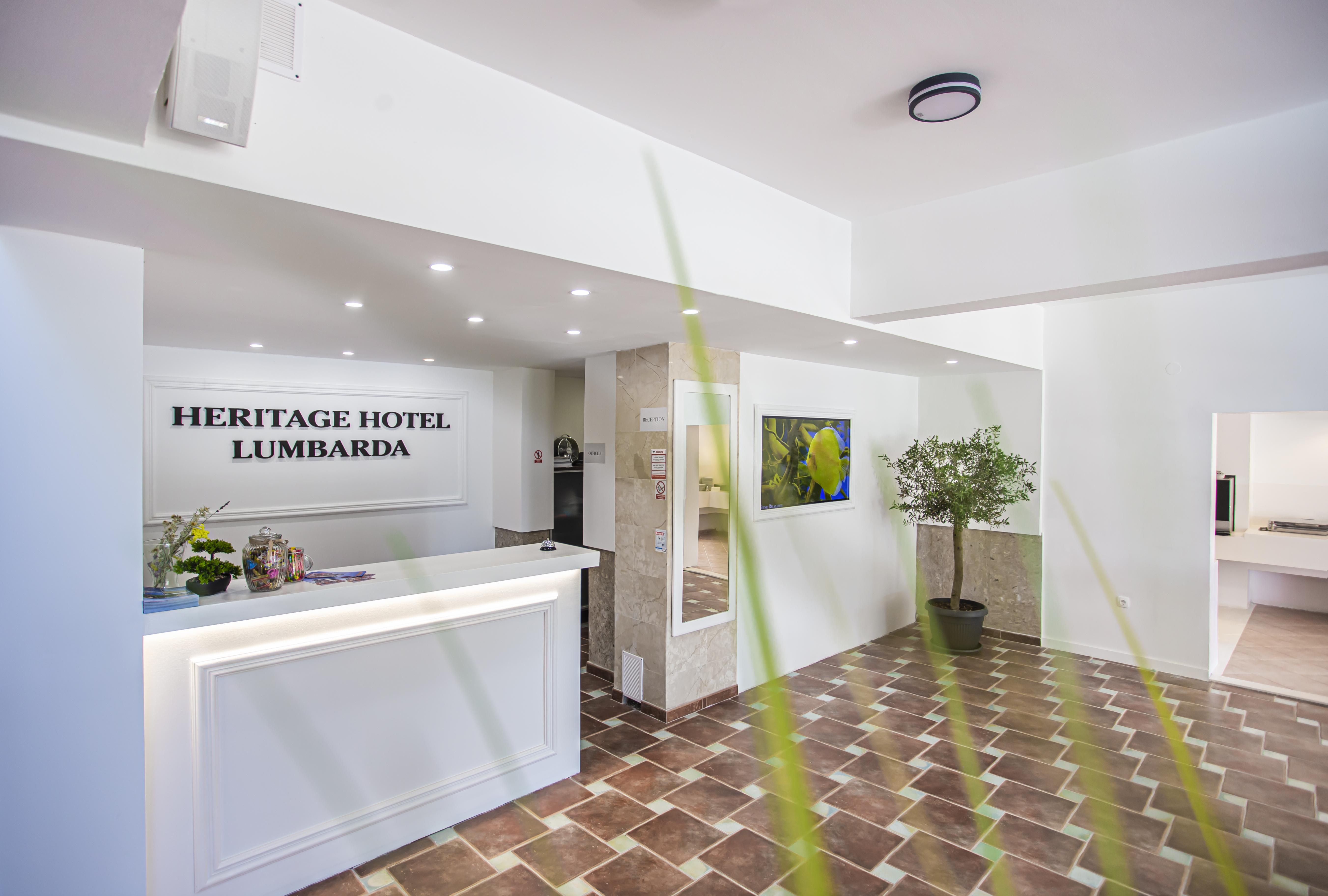 Hotel Lumbarda Exterior photo