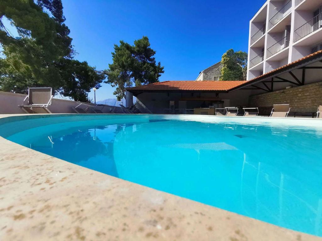 Hotel Lumbarda Exterior photo